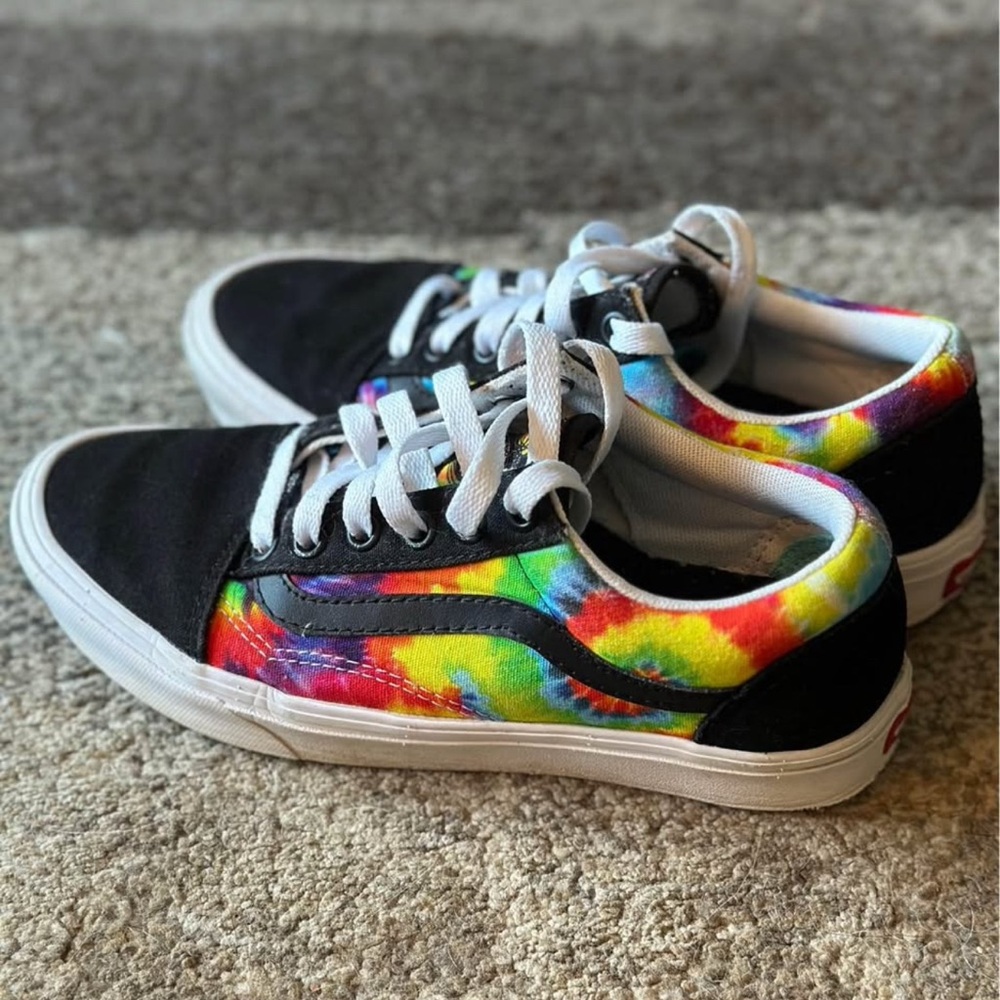 Custom Shop VANS Tie Dye with Butterfly Tongue sneakers womens size 6.5/ mens 5